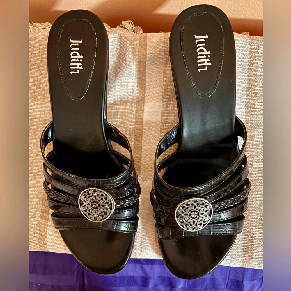 Judith Women's Strappy Black Slip on Block Heel Sandals Sz 9.5 Faux Leather. EUC - Picture 2 of 13